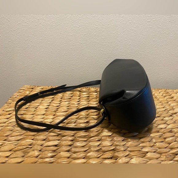 Yuzefi Black Oval Leather Bag - Picture 7 of 9